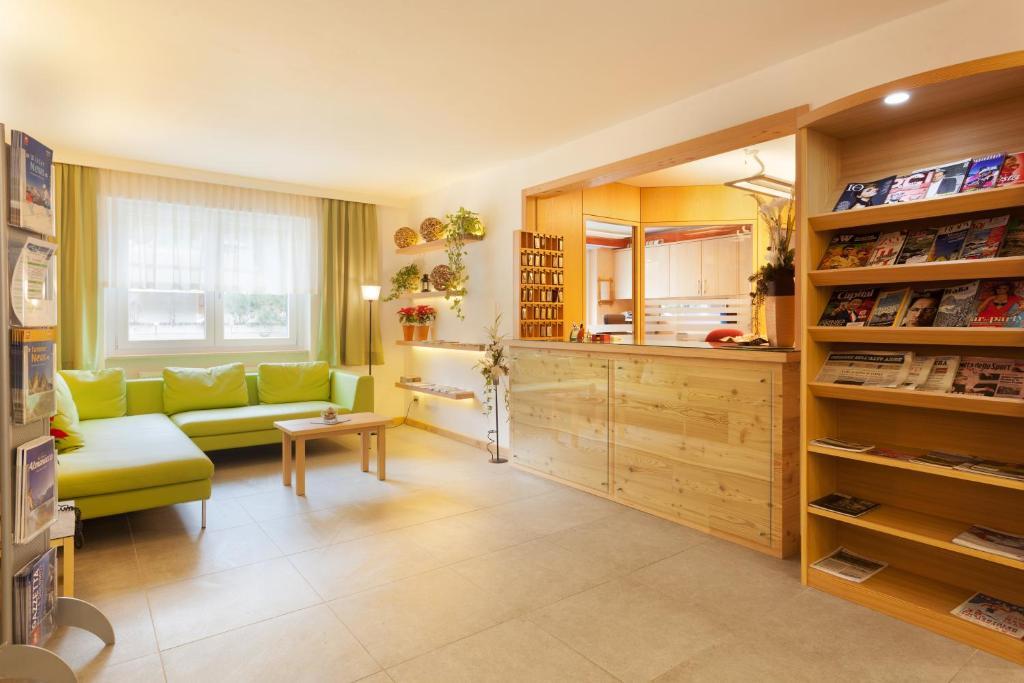 Hotel Baranci San Candido Exterior photo