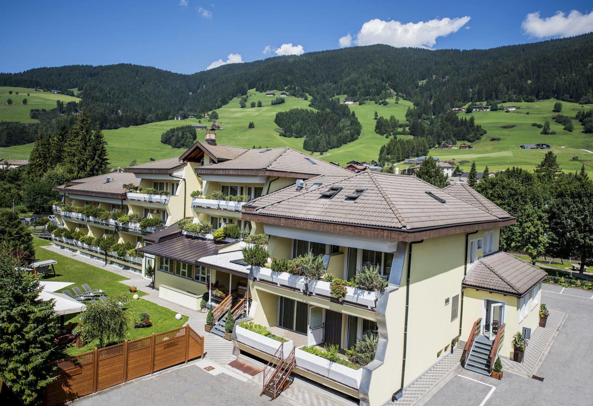 Hotel Baranci San Candido Exterior photo
