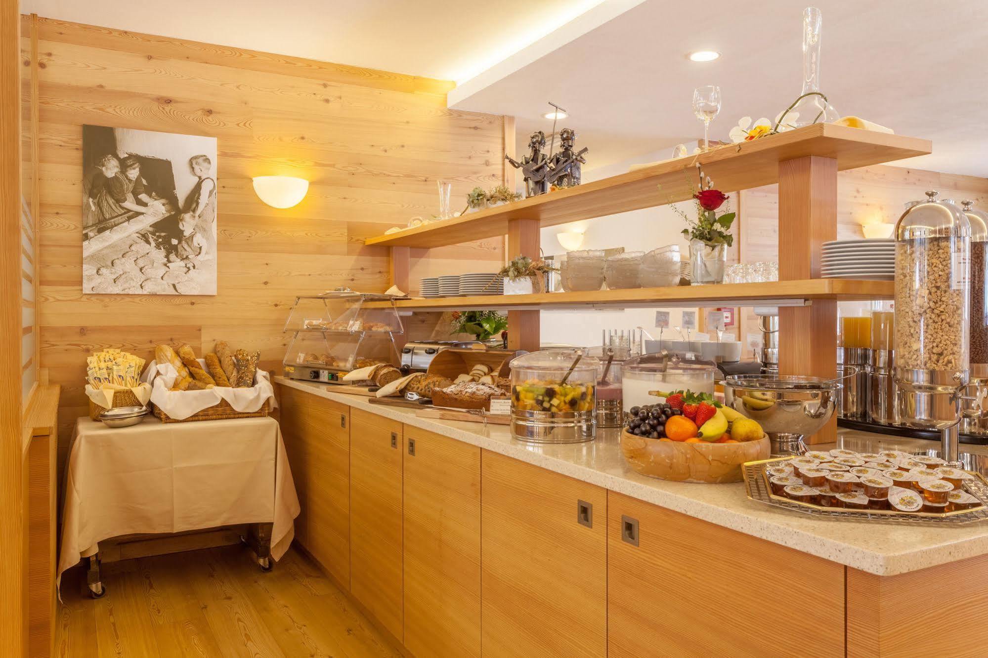 Hotel Baranci San Candido Exterior photo